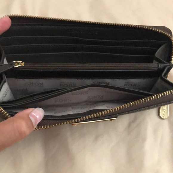 Michael Kors Zippy Wallet - Picture 3 of 7